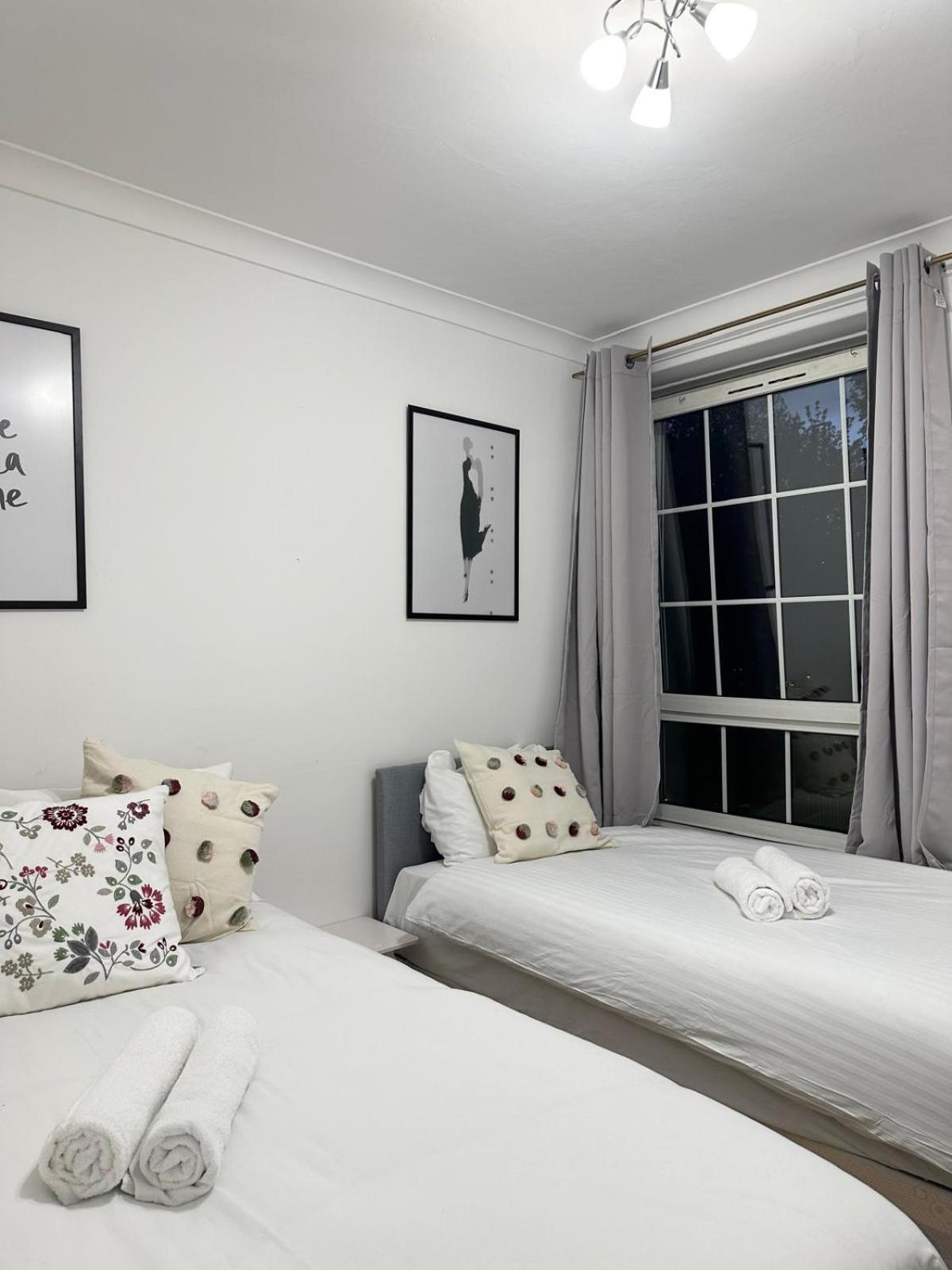 Budget Grey House London Kültér fotó